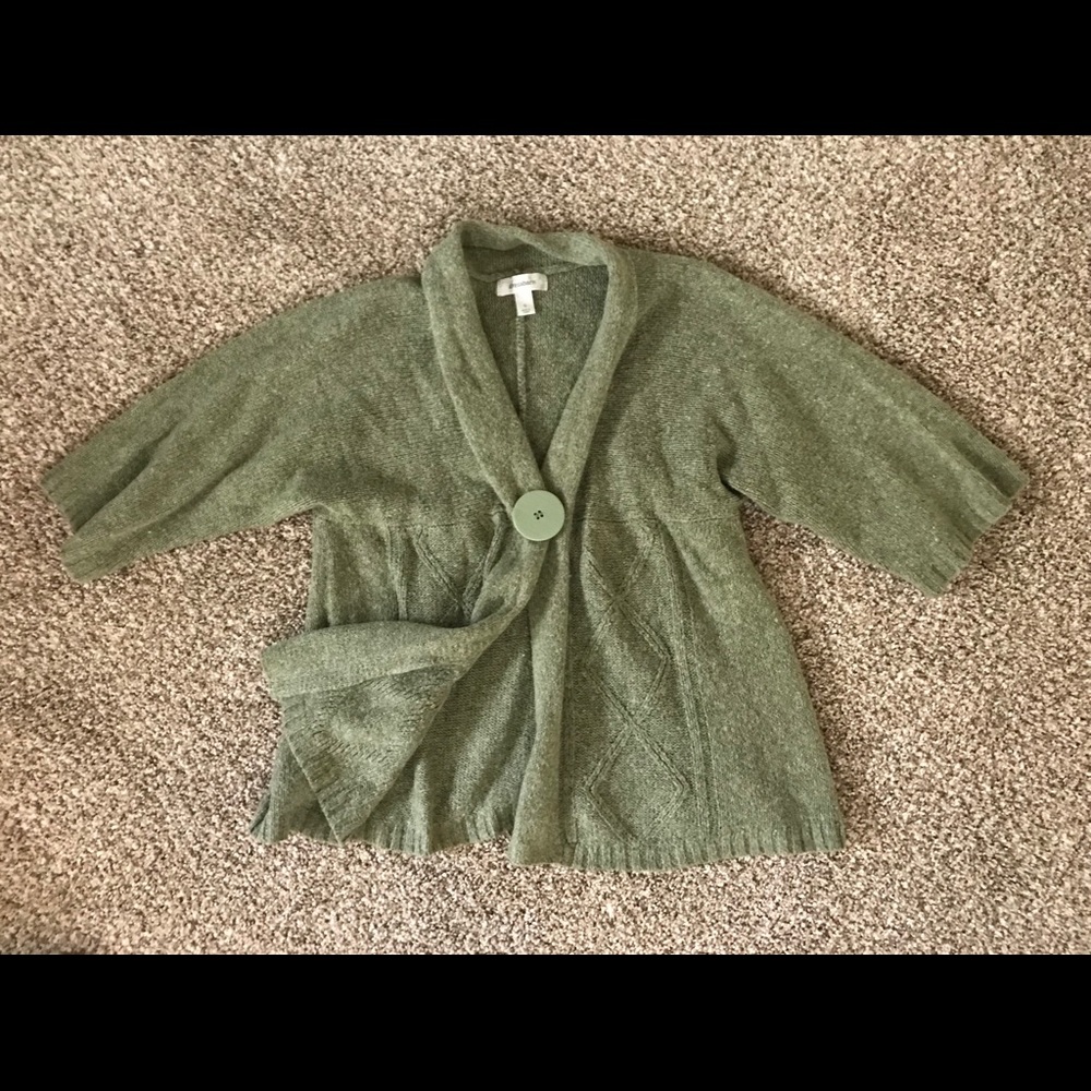 One button cardigan